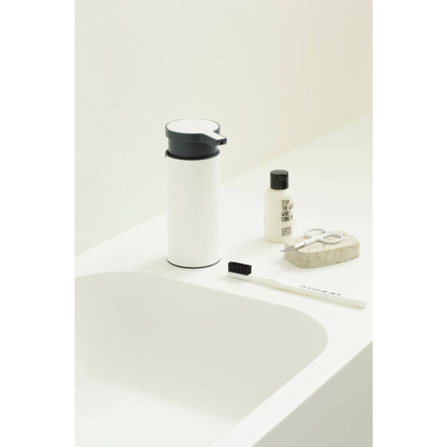 Vulkanisch Schaken ontwerper Brabantia Profile Zeepdispenser - White 200ml | Blokker