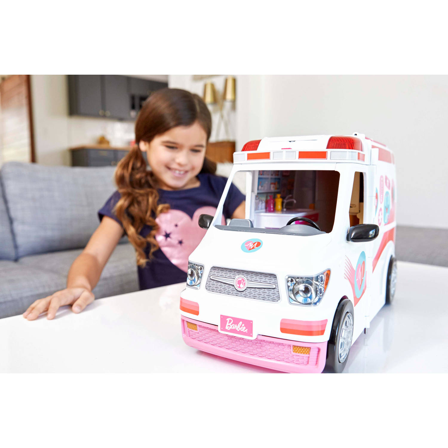 hoek Meer dan wat dan ook Mededogen Barbie Ambulance - 46x19x26 cm - inclusief accessoires | Blokker