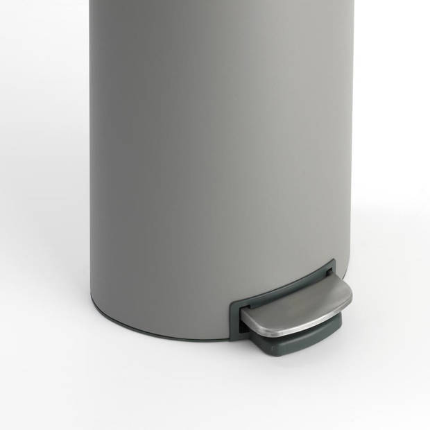 Brabantia FlatBack+ pedaalemmer 30 liter met kunststof binnenemmer - Mineral Concrete Grey