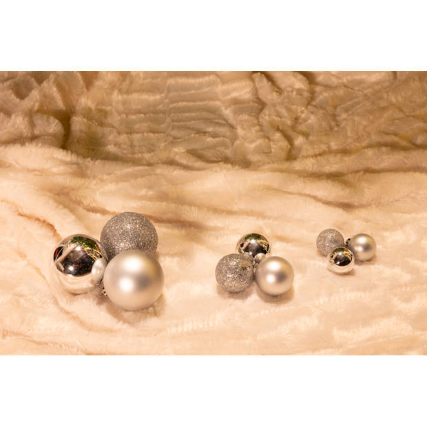 Kerstballen zilver in box kerstboom decoratie 70 stuks