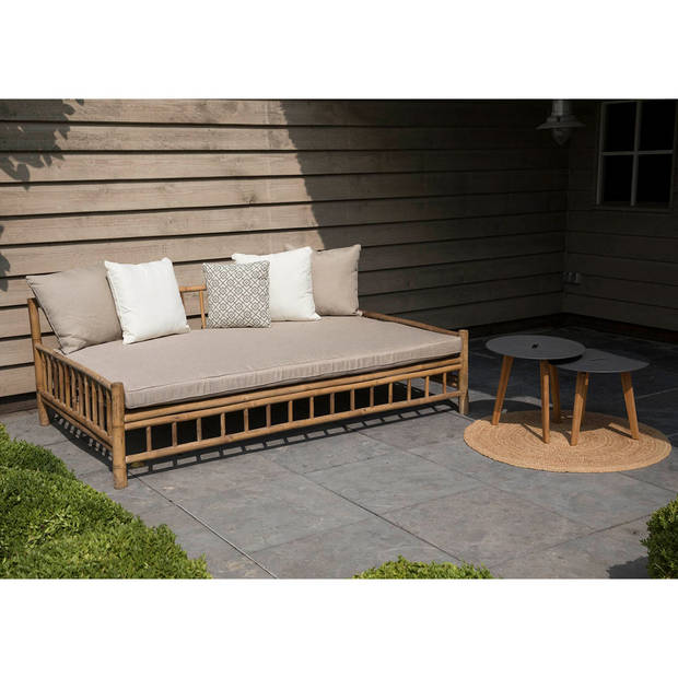 Persoon Exotan Bamboe lounge tuin ligbed daybed bamboo natural finish