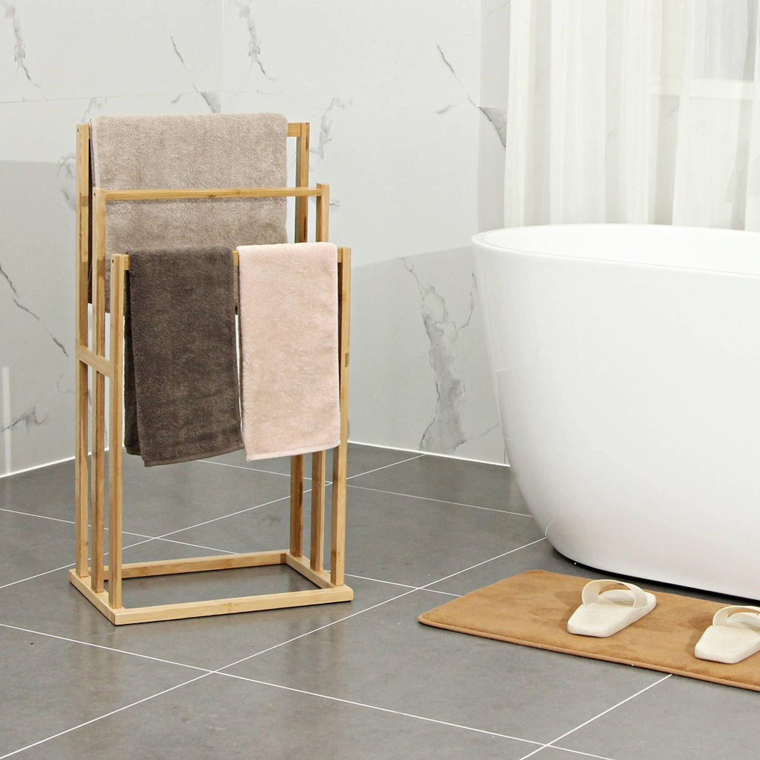 Overdreven Reproduceren Samengroeiing Vrijstaand handdoekenrek voor badkamer - Staand handdoekrek van bamboe |  Blokker