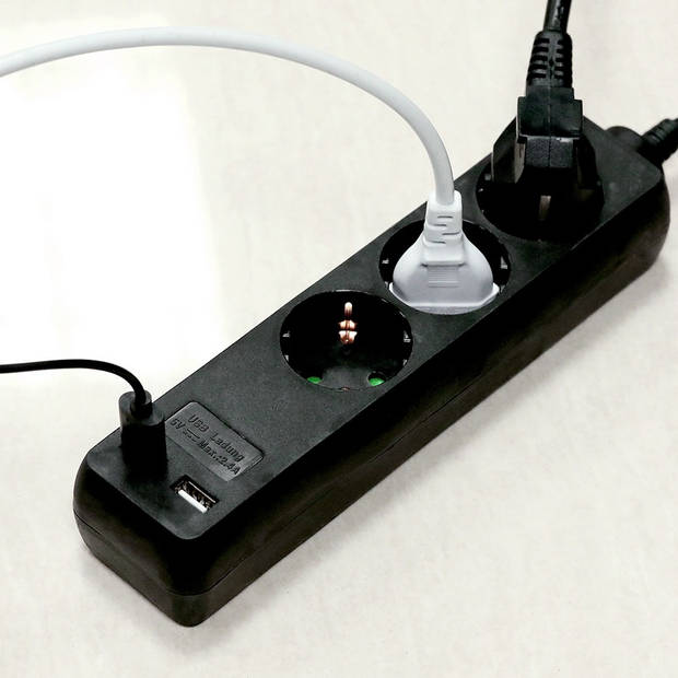 V-TAC VT-1125-5 3 Wegs verlengstekkerdozen - USB - Zwart - IP20 - 5 m draad