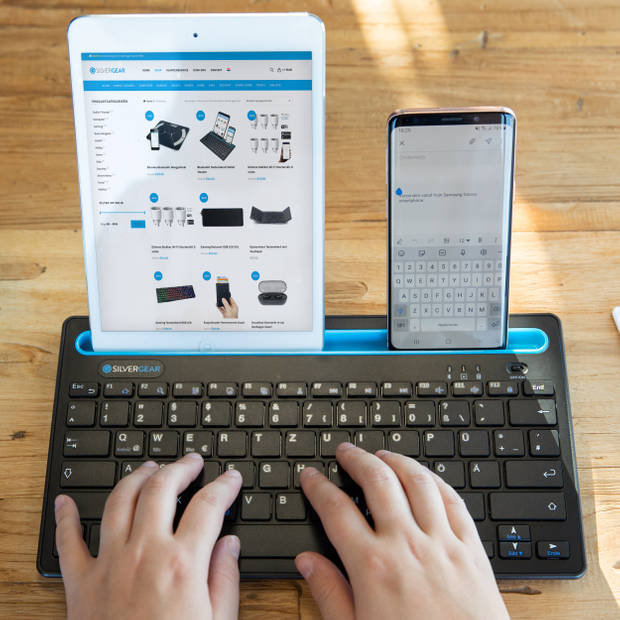 Silvergear Draadloos Toetsenbord met Gleuf voor Smartphone en Tablet - QWERTY toetsen - Bluetooth