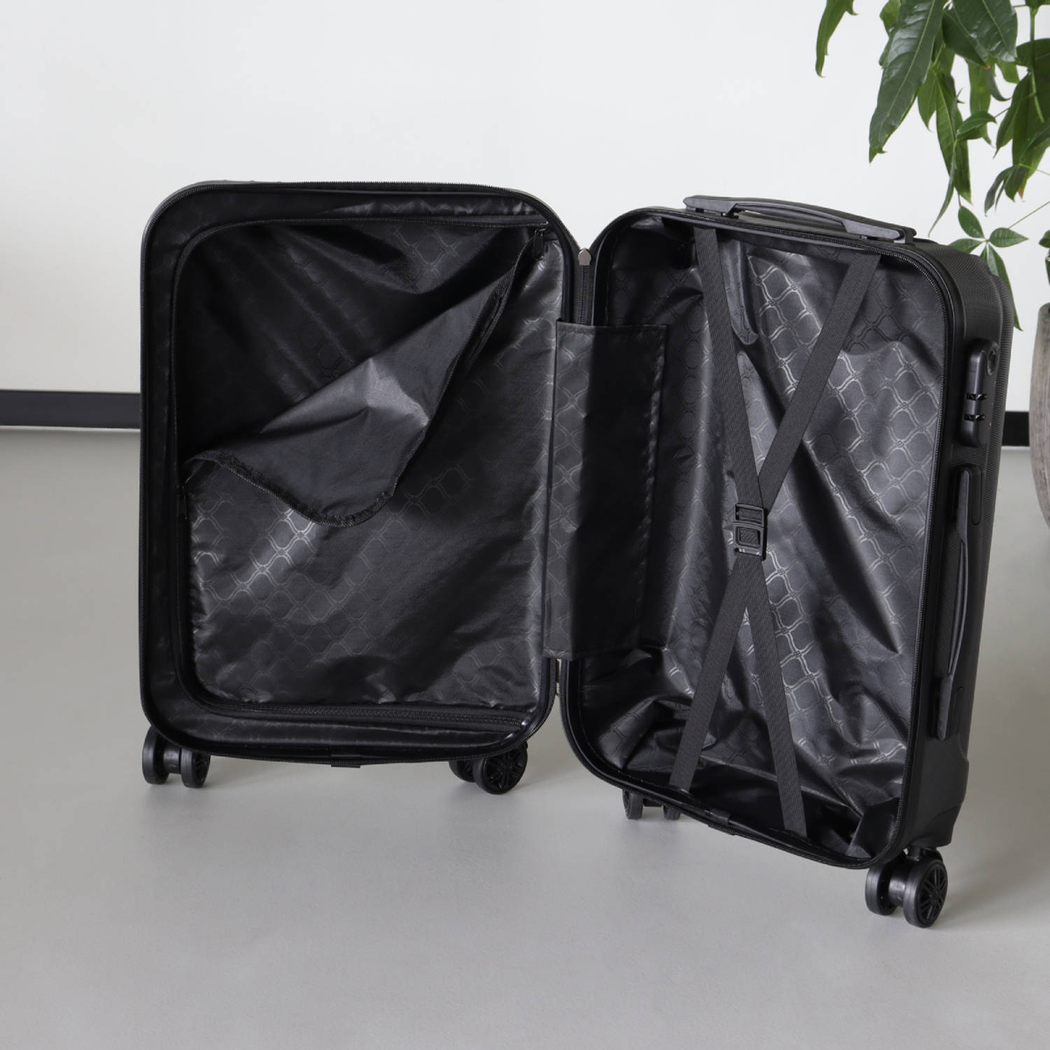 Handbagage koffer 55cm zwart 4 wielen trolley met pin