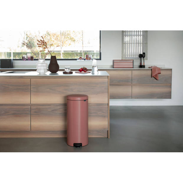 Brabantia newIcon pedaalemmer 30 liter met kunststof binnenemmer - Terracotta Pink