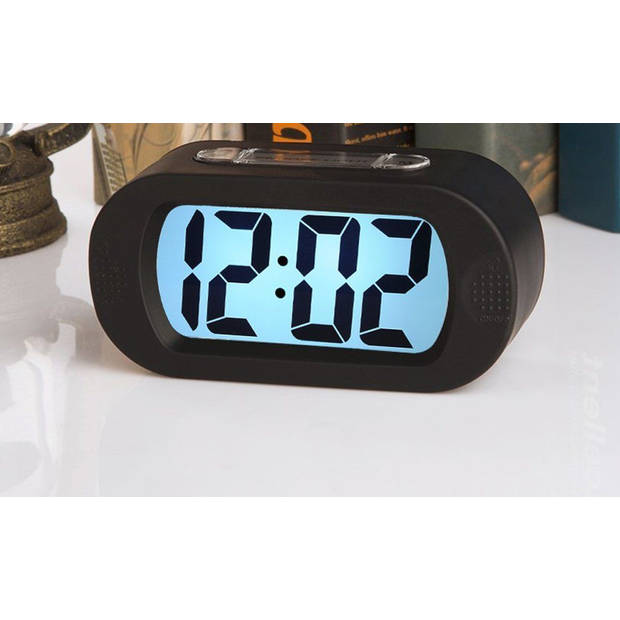 JAP AP17 digitale wekker - Stevige alarmklok - Met snooze en verlichtingsfunctie - Beschermhoes van rubber - Zwart