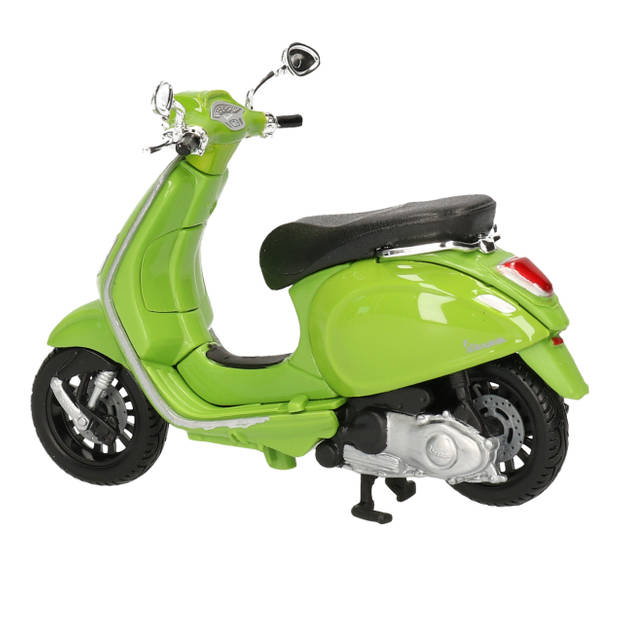Model scooter Vespa Sprint 150 ABS 2018 groen schaal 1:18 10 x 5 x 7 cm - Speelgoed motors