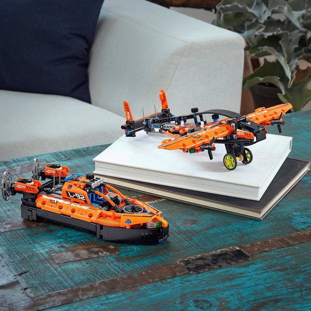 LEGO 42120 Technic Hovercraft Reddingsvliegtuig bouwset, 2 in 1 model, voor jongens en meisjes vanaf 8 jaar