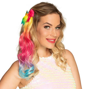 Regenboog verkleed hair extension met strik op clip 33 cm - Verkleedhaardecoratie