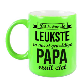 Leukste en meest geweldige papa cadeau mok / beker neon groen 330 ml - cadeau verjaardag / Vaderdag - feest mokken
