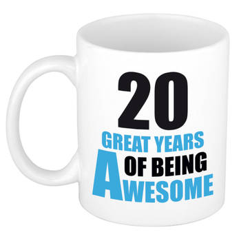 20 great years of being awesome cadeau mok / beker wit en blauw- verjaardagscadeau - feest mokken
