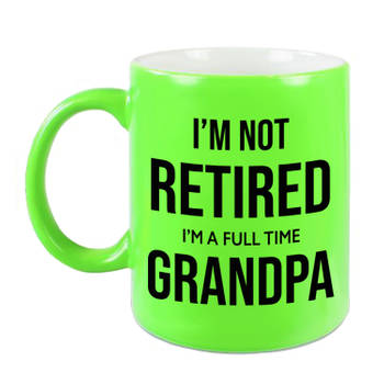 Im not retired im a full time grandpa mok / beker neon groen 330 ml bedankt cadeau collega - feest mokken