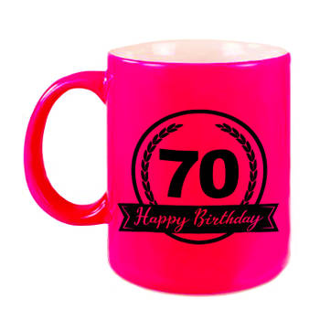 Happy Birthday 70 years met wimpel cadeau mok / beker neon roze 330 ml - verjaardagscadeau - feest mokken