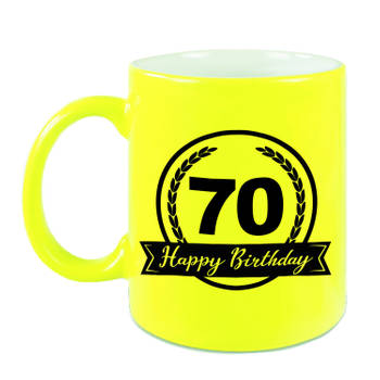 Happy Birthday 70 years met wimpel cadeau mok / beker neon geel 330 ml - verjaardagscadeau - feest mokken