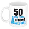 50 great years of being awesome cadeau mok / beker wit en blauw - Abraham / 50 jaar - feest mokken