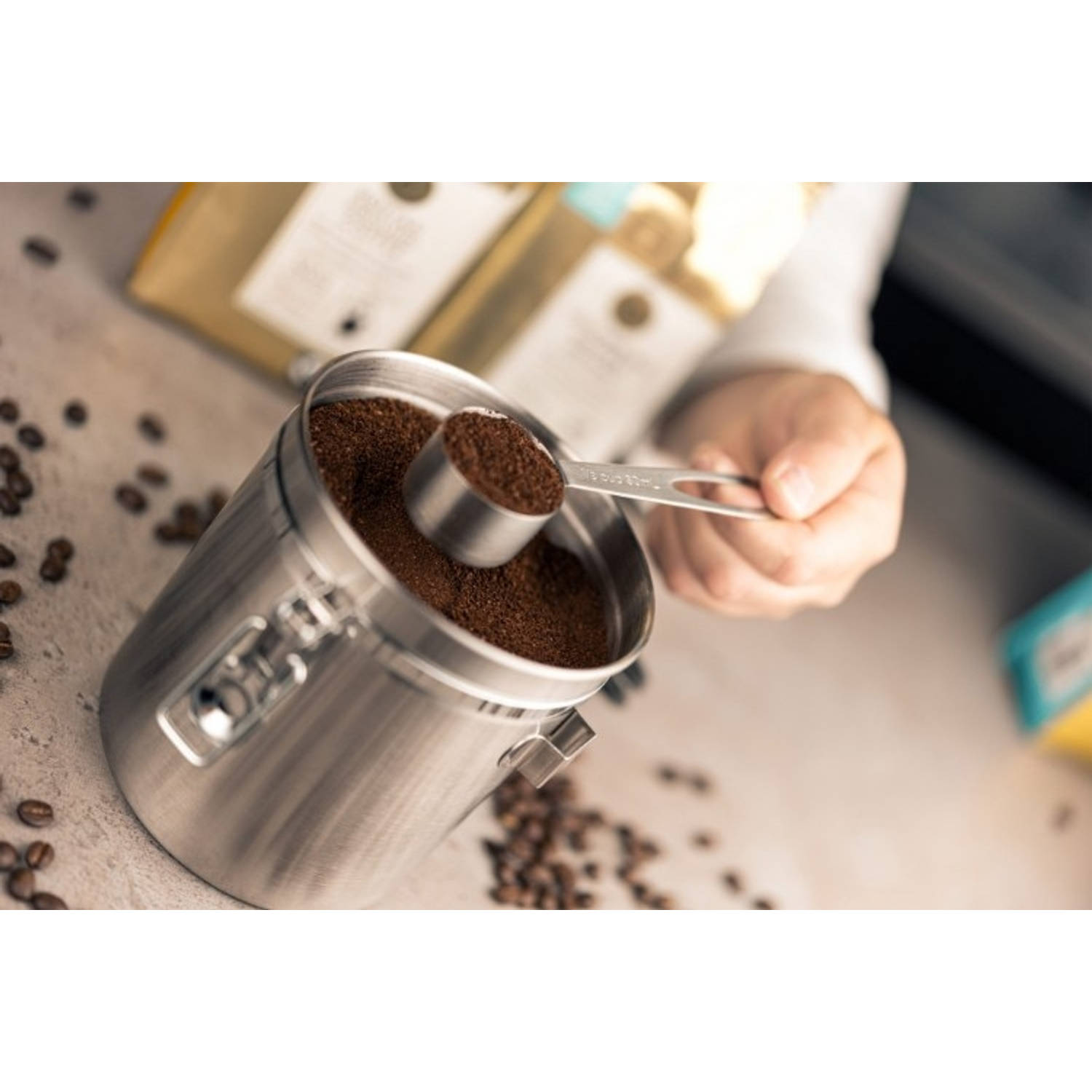 Gentleman vriendelijk Uitvoerbaar hooi Cafè Ole - Koffie Voorraadpot, 0.5 KG, Luchtdicht, Inclusief Maatschepje -  Cafè Ole | Blokker