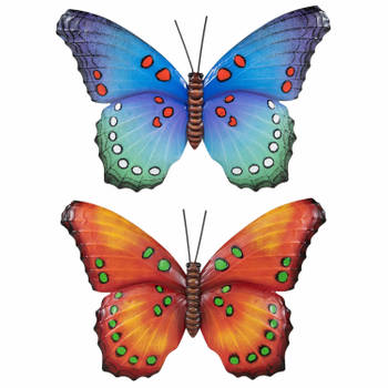 Set van 2x stuks tuindecoratie muur/wand vlinders van metaal in oranje en blauw tinten 48 x 30 cm - Tuinbeelden