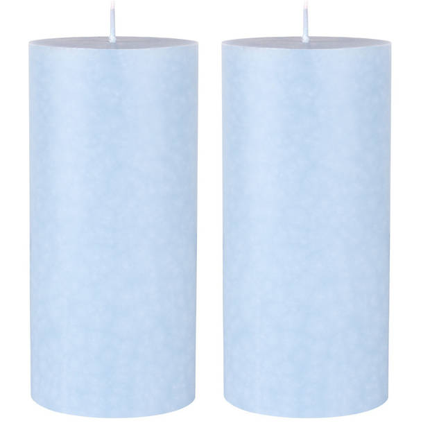 2x stuks lichtblauwe cilinder kaarsen /stompkaarsen 15 x 7 cm 50 branduren sfeerkaarsen lichtblauw - Stompkaarsen