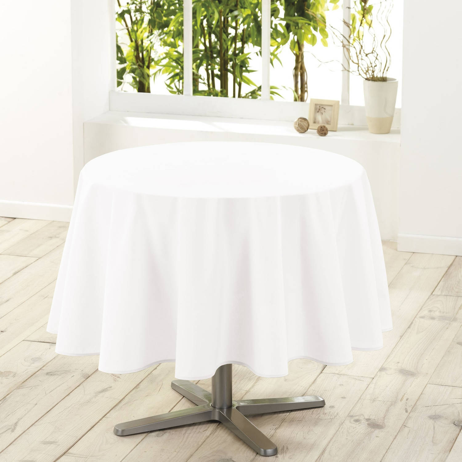 Wit tafelkleed van polyester rond 180 cm -