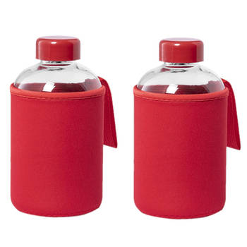 2x Stuks glazen waterfles/drinkfles met rode softshell bescherm hoes 600 ml - Drinkflessen