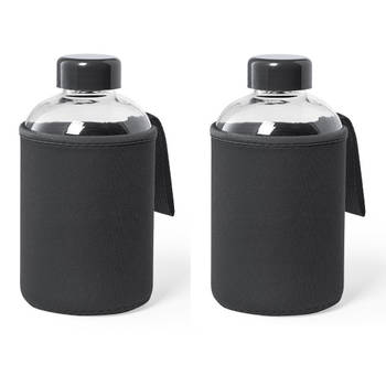 2x Stuks glazen waterfles/drinkfles met zwarte softshell bescherm hoes 600 ml - Drinkflessen