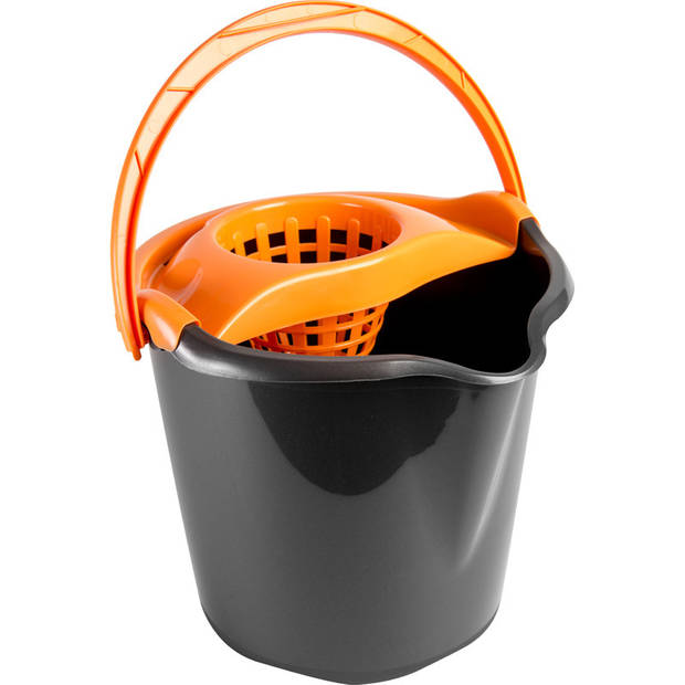 1x Huishoudemmers met dweil houder 13,5 liter zwart/oranje 32 x 30 cm - Emmers