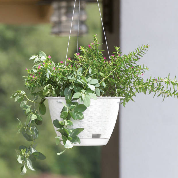 1x Stuks witte hangende ratolla bloempotten/plantenpotten rotan met schotel 4,85 liter van kunststof - Plantenpotten