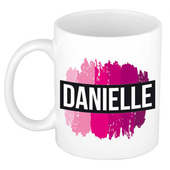 Danielle naam / voornaam kado beker / mok roze verfstrepen - Gepersonaliseerde mok met naam - Naam mokken