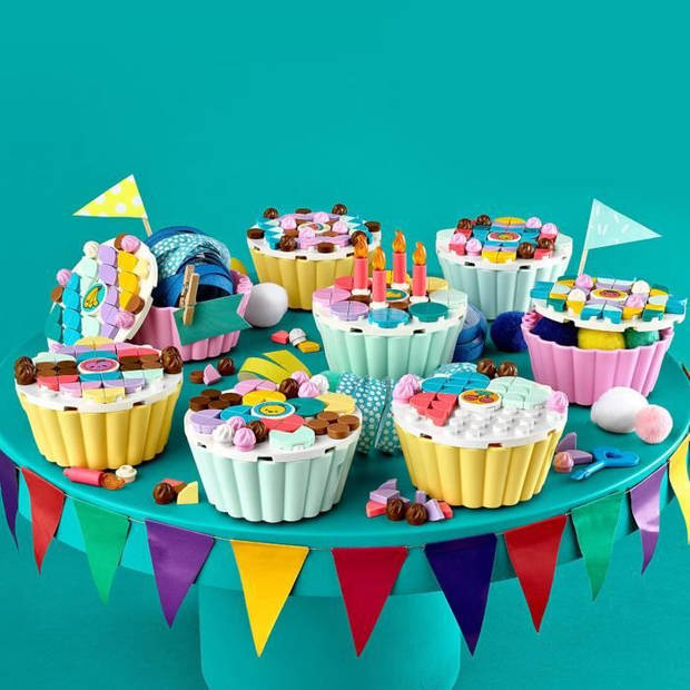 LEGO DOTS 41926 Creatieve feestset Cupcake maken, creatieve doe-het-zelf hobby rond het thema gebak en decoratie-idee