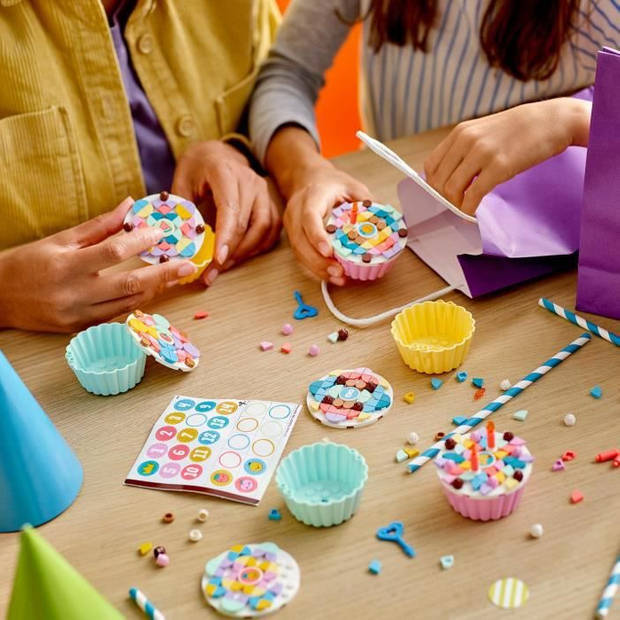 LEGO DOTS 41926 Creatieve feestset Cupcake maken, creatieve doe-het-zelf hobby rond het thema gebak en decoratie-idee