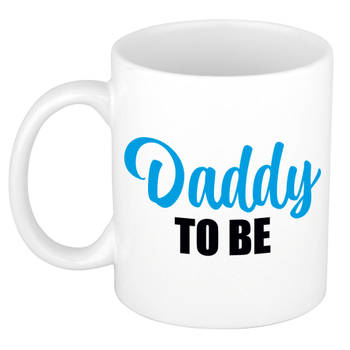 Daddy to be cadeau mok / beker wit met blauwe letters 300 ml - feest mokken