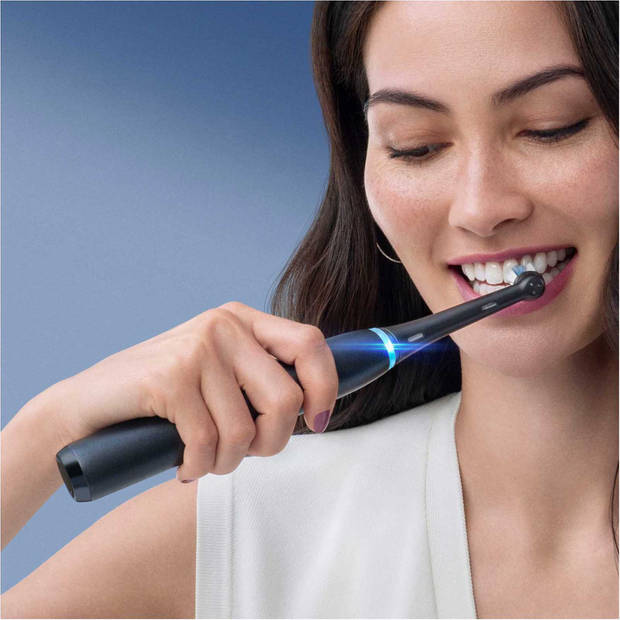 Oral-B elektrische tandenborstel iO Serie 8 Duo zwart en wit - 6 poetsstanden