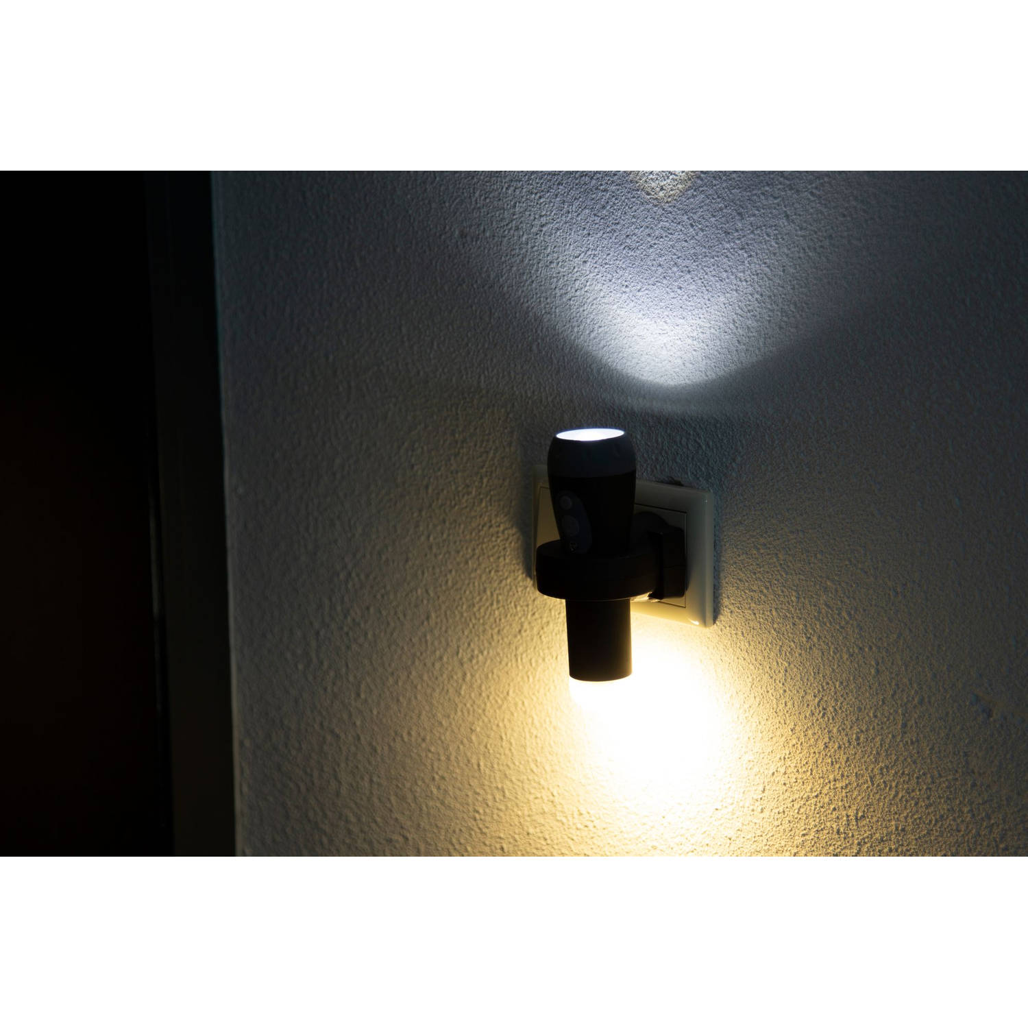 fax wonder Ongewijzigd Oplaadbare LED zaklamp / automatisch LED nachtlampje Alecto ATL-110ZT Zwart  | Blokker