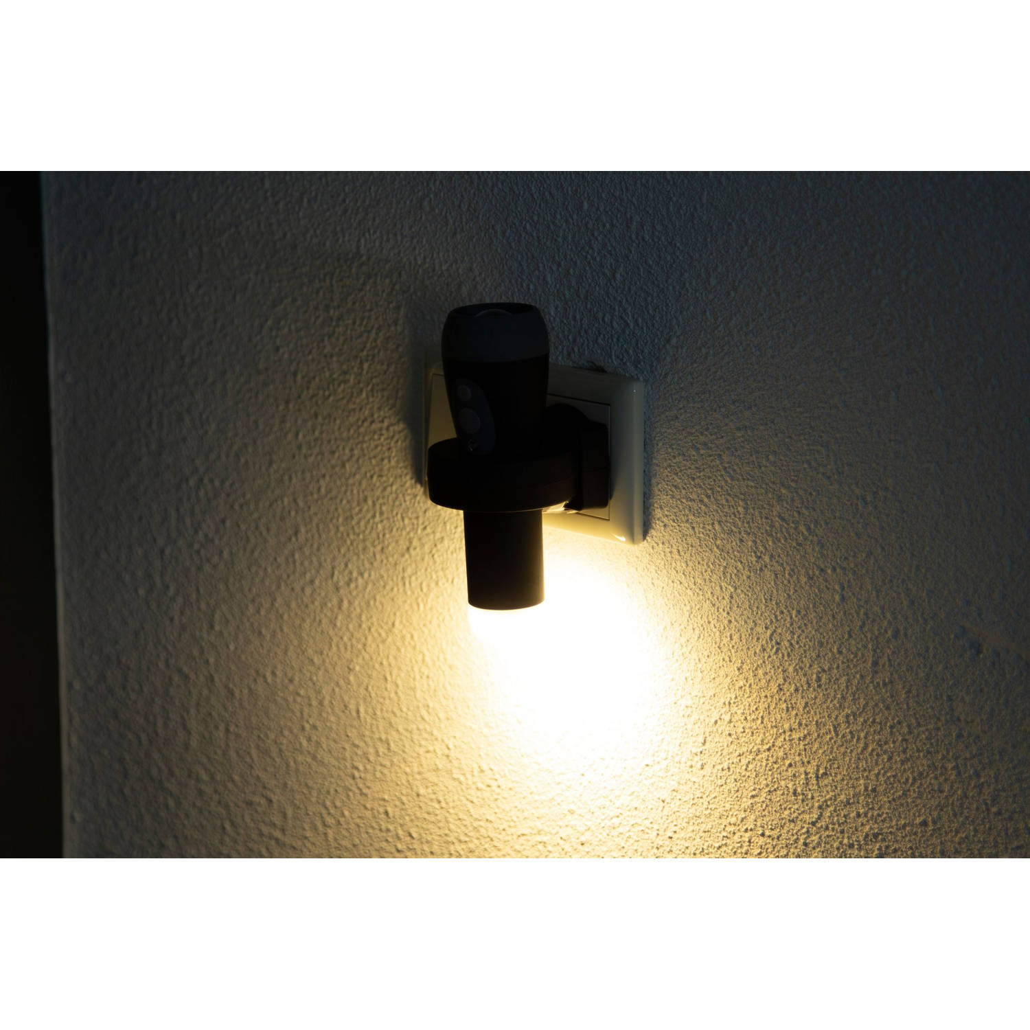 Melodramatisch Veel Voorman Oplaadbare LED zaklamp / automatisch LED nachtlampje Alecto ATL-110ZT Zwart  | Blokker