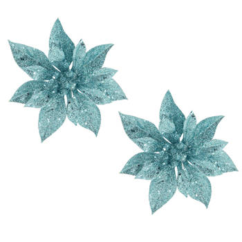 2x stuks decoratie bloemen kerstster ijsblauw glitter op clip 15 cm - Kunstbloemen