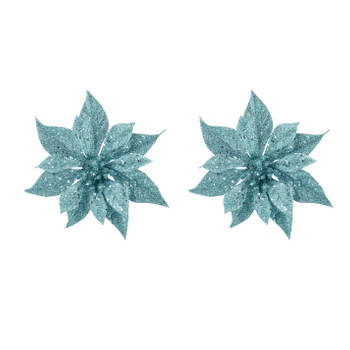 2x stuks decoratie bloemen kerstster ijsblauw glitter op clip 18 cm - Kunstbloemen