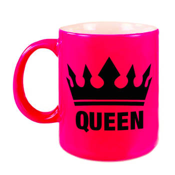 Cadeau Queen mok/ beker fluor neon roze met zwarte bedrukking 300 ml - feest mokken