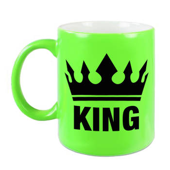 Cadeau King mok/ beker fluor neon groen met zwarte bedrukking 300 ml - feest mokken