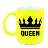 Cadeau Queen mok/ beker fluor neon geel met zwarte bedrukking 300 ml - feest mokken