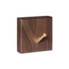 QUVIO Wandhaak houten vierkant met metalen haakje - Donker hout + goud