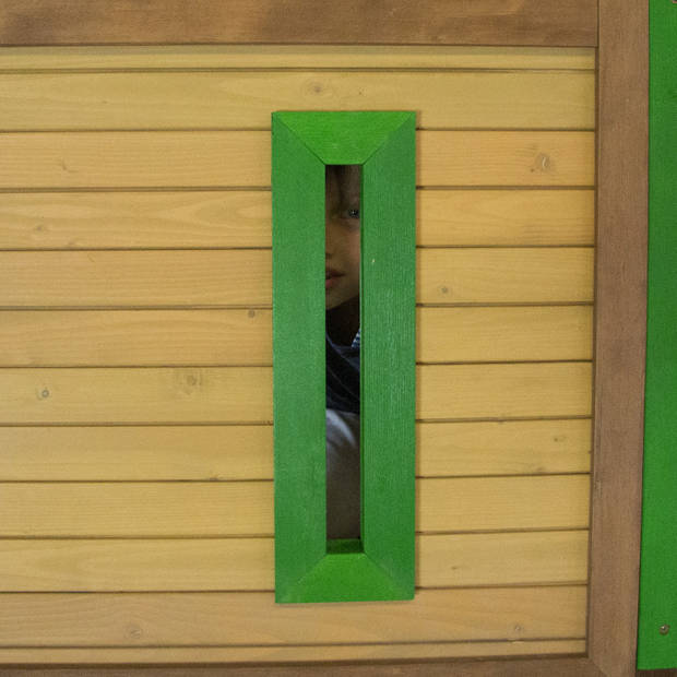 AXI Dory Speelhuis op palen, zandbak & groene glijbaan Speelhuisje voor de tuin / buiten in bruin & groen van FSC hout