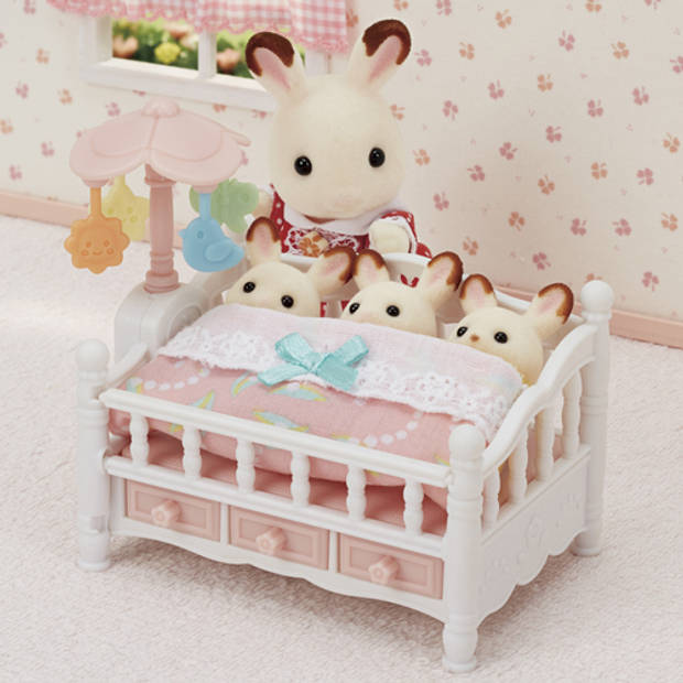 Sylvanian Families bed voor drieling met mobiel - 5534