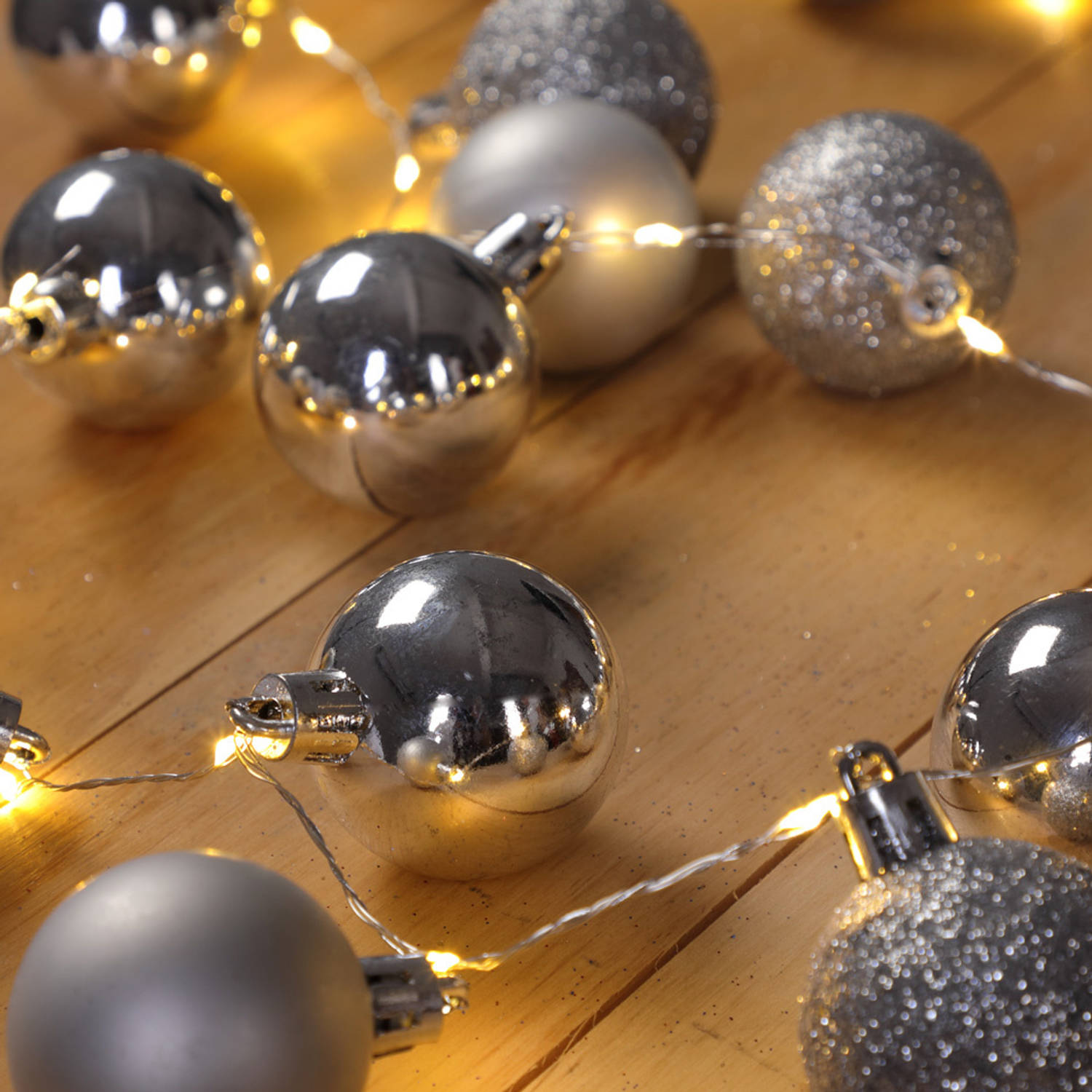 Casaria Kerstboomverlichting- Feestverlichting- Kerstverlichting Met Kerstballen 40 Led 2 M Zilver