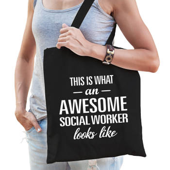 Zwart cadeau tas awesome social worker / geweldige maatschapelijk werker voor dames en heren - Feest Boodschappentassen