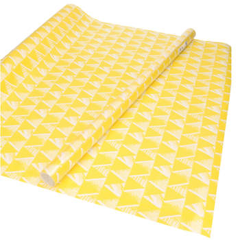 1x Inpakpapier/cadeaupapier geel met witte driehoekjes motief 200 x 70 cm rol - Cadeaupapier