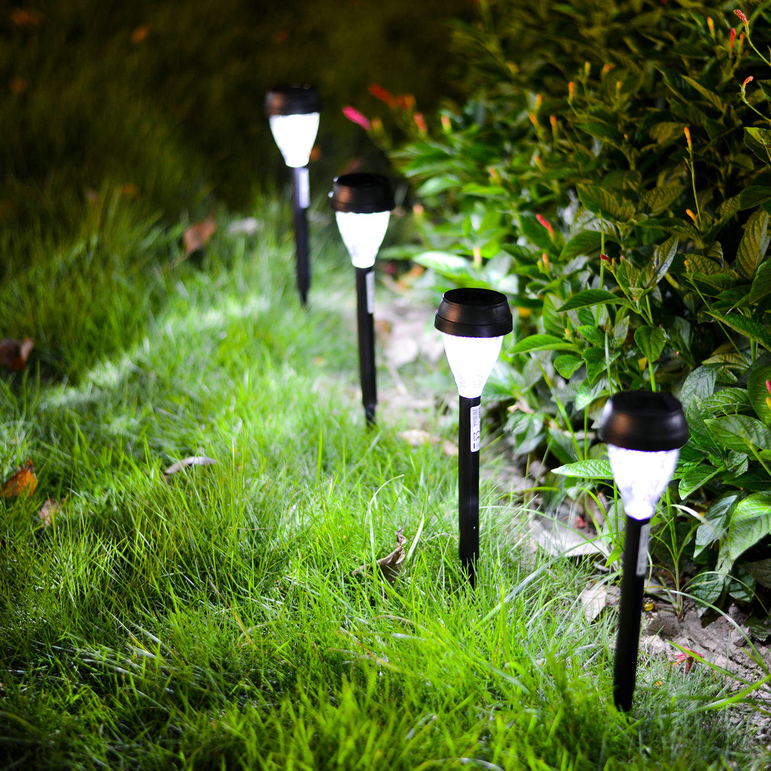 fonds broeden porselein Aigostar LED buitenverlichting op zonneenergie - 12 stuks -Tuinverlichting  - Stekers 33.5 cm - Tuinlamp - Zwart | Blokker