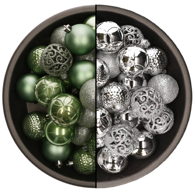 74x stuks kunststof kerstballen mix van salie groen en zilver 6 cm - Kerstbal
