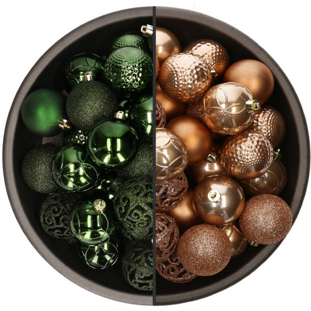 74x stuks kunststof kerstballen mix van camel bruin en donkergroen 6 cm - Kerstbal