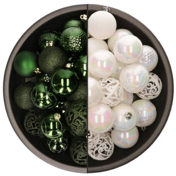 74x stuks kunststof kerstballen mix van parelmoer wit en donkergroen 6 cm - Kerstbal